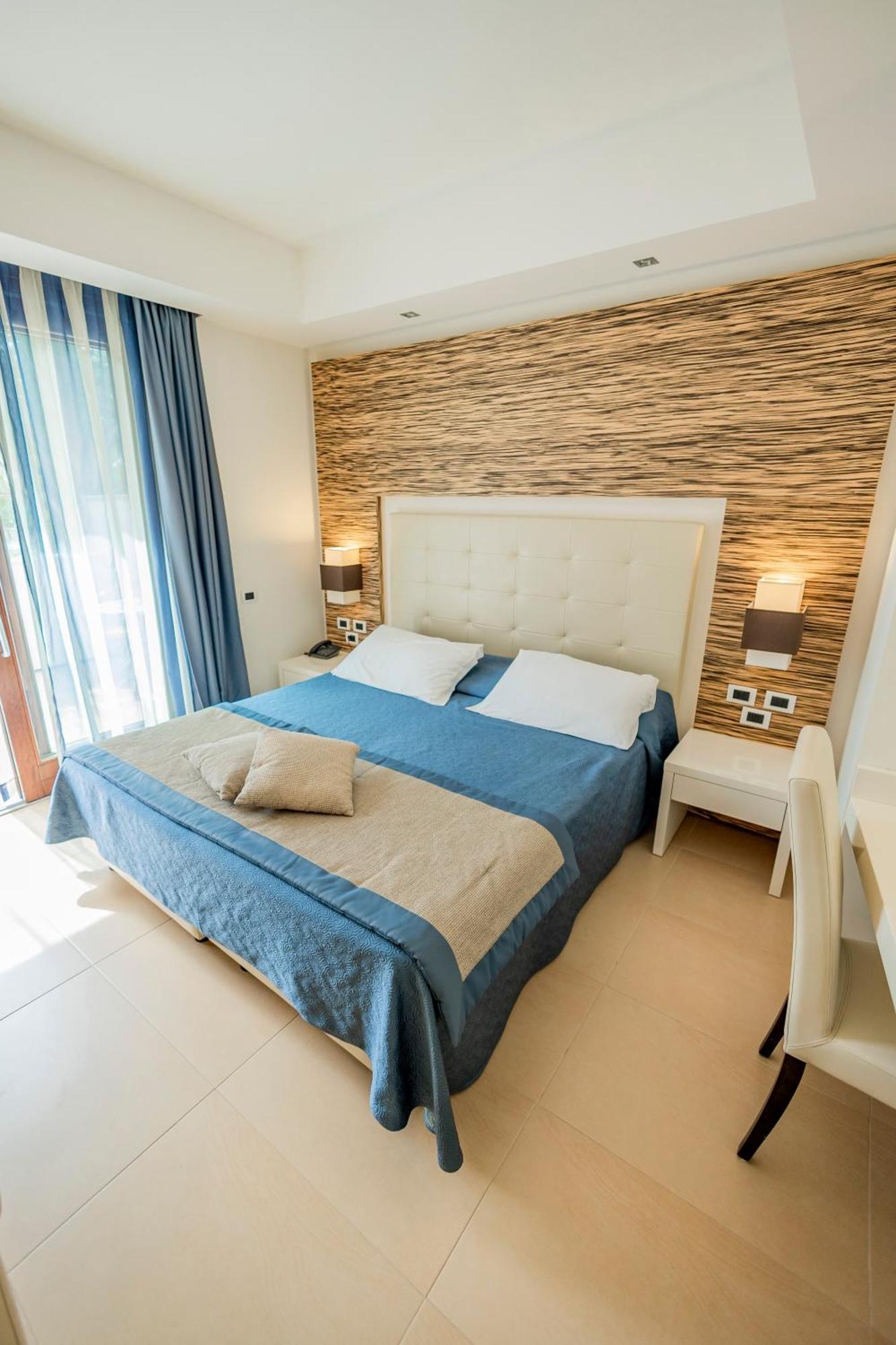 Prince Franklyn Hotel Санта-Мария-ди-Кастеллабате Экстерьер фото