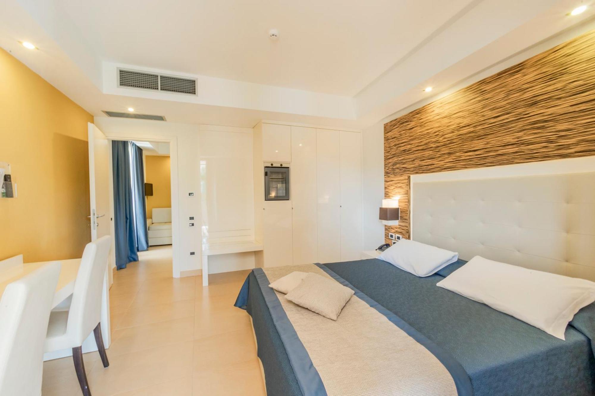 Prince Franklyn Hotel Санта-Мария-ди-Кастеллабате Экстерьер фото