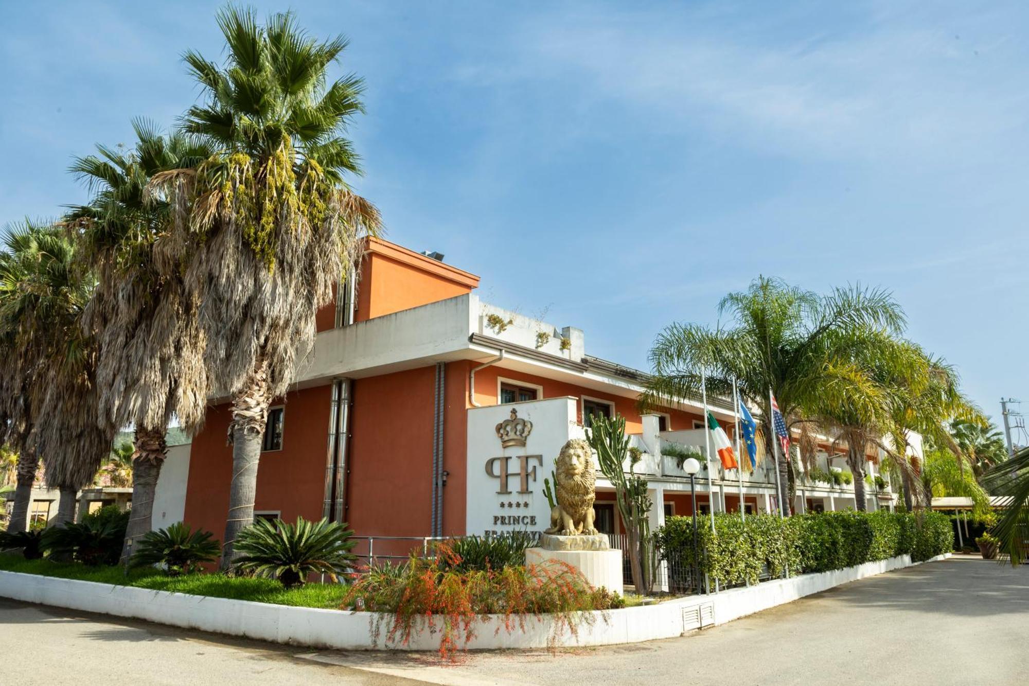 Prince Franklyn Hotel Санта-Мария-ди-Кастеллабате Экстерьер фото