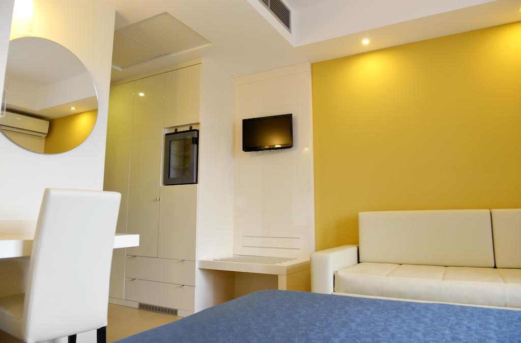 Prince Franklyn Hotel Санта-Мария-ди-Кастеллабате Экстерьер фото