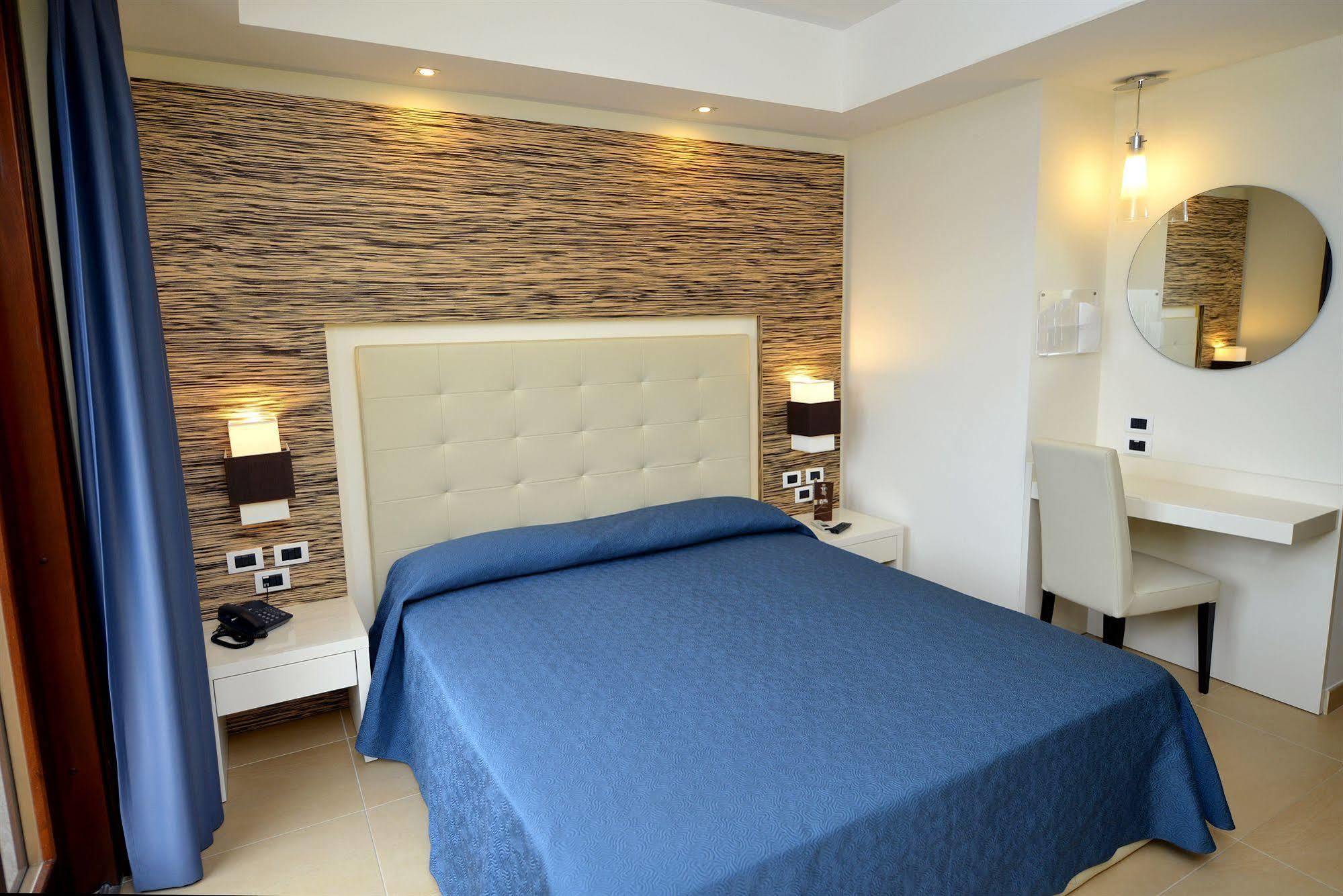 Prince Franklyn Hotel Санта-Мария-ди-Кастеллабате Экстерьер фото