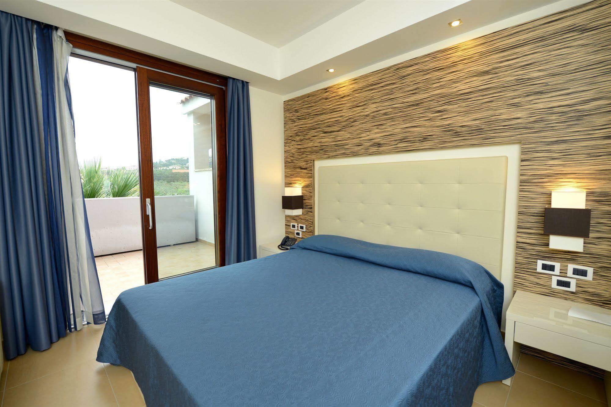 Prince Franklyn Hotel Санта-Мария-ди-Кастеллабате Экстерьер фото